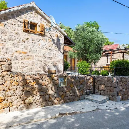 Lovely In With Kitchen Starigrad Paklenica