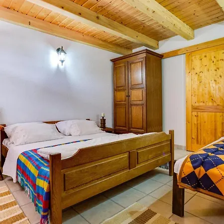 Lovely In With Kitchen Starigrad Paklenica