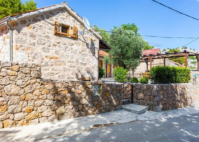 Lovely In With Kitchen Starigrad Paklenica