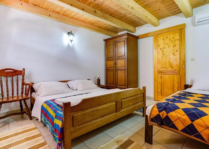 Lovely In With Kitchen Starigrad Paklenica